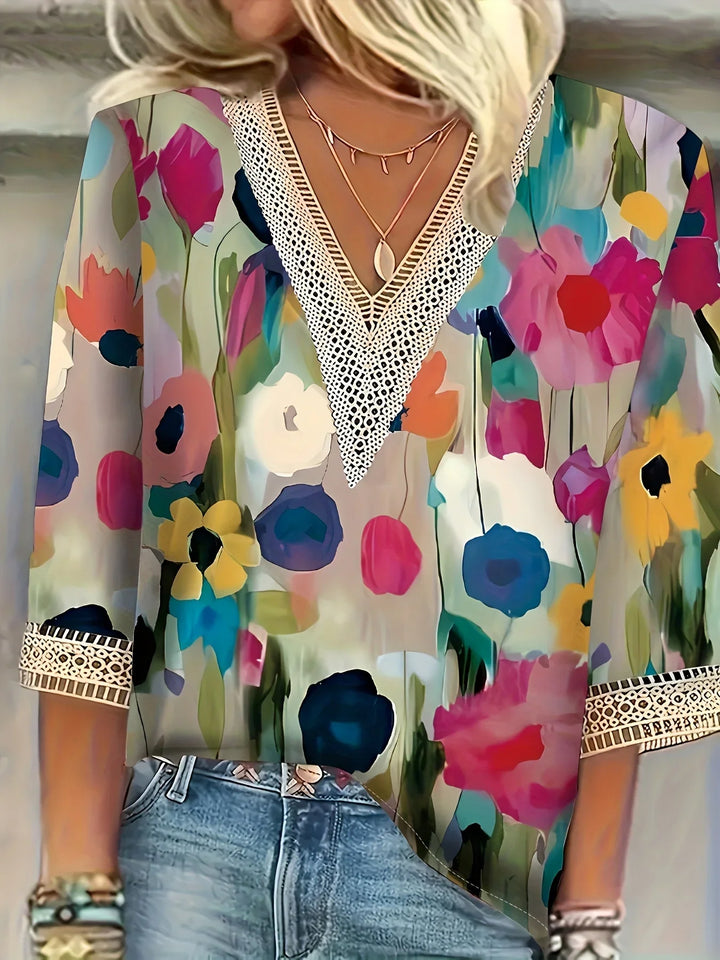 Nela | Elegant blouse with playful print