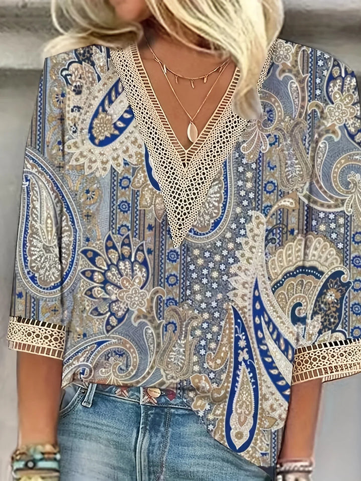 Nela | Elegant blouse with playful print